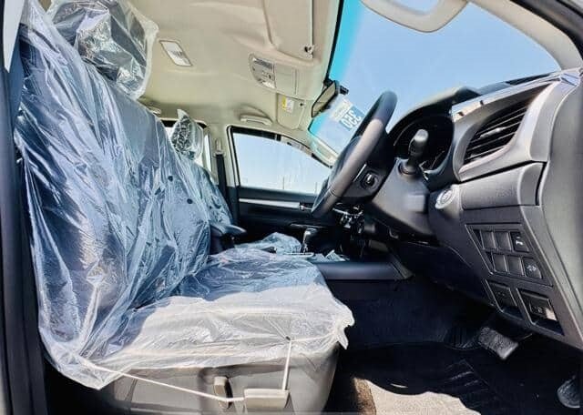 Toyota Hilux double cabin 2024.