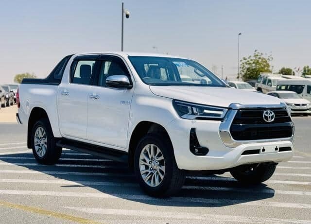 Toyota Hilux double cabin 2024.